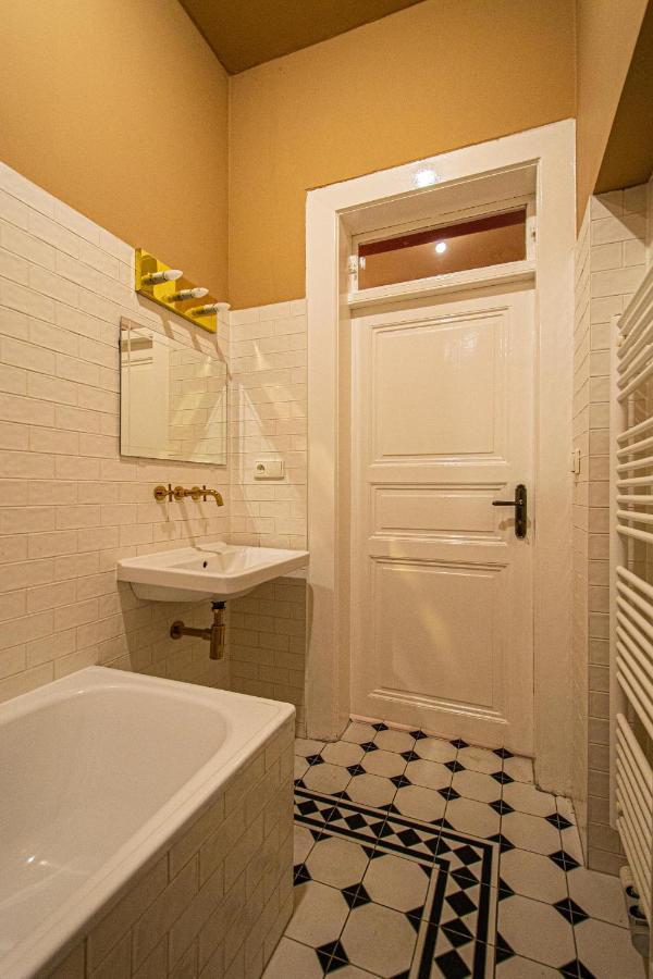 4 Bedrooms 130M2 Apartment At The Main City Square Prague Exterior photo