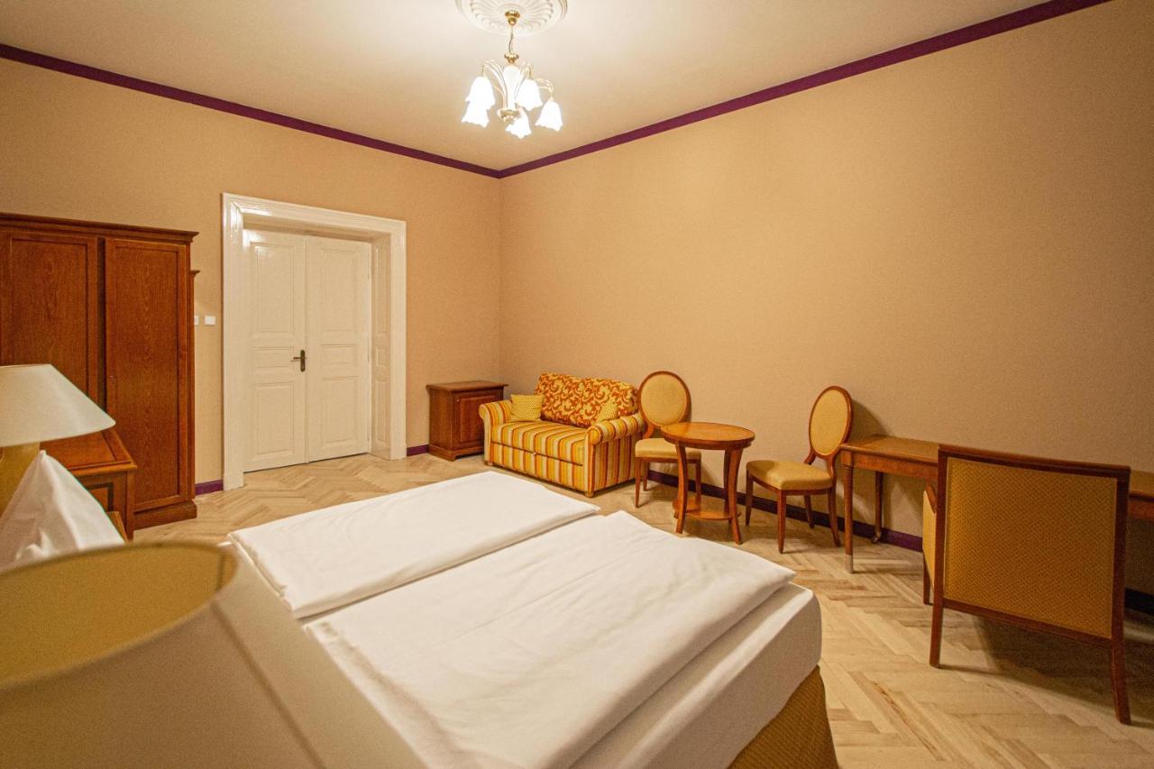 4 Bedrooms 130M2 Apartment At The Main City Square Prague Exterior photo