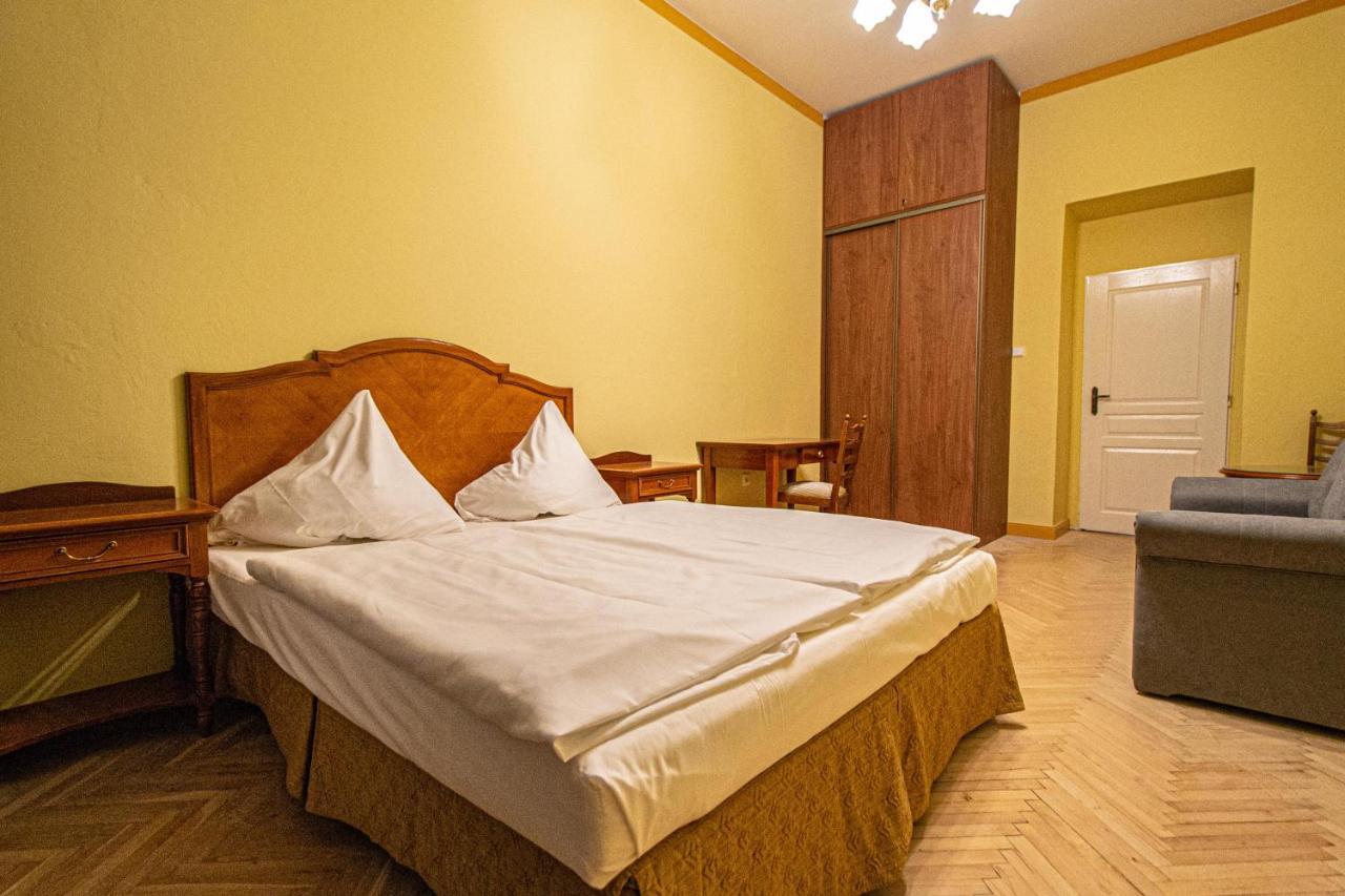 4 Bedrooms 130M2 Apartment At The Main City Square Prague Exterior photo